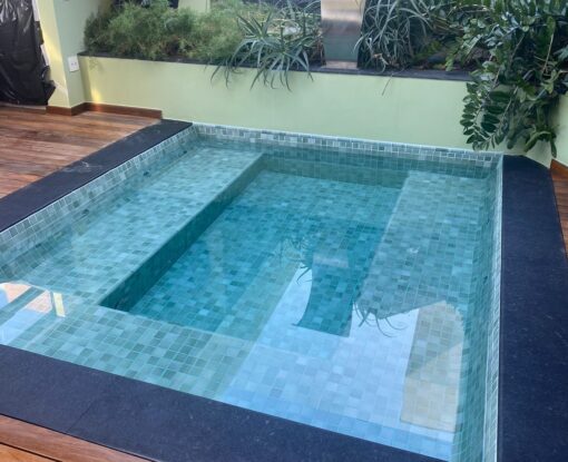 Piscina com Pastilha Verde Arraial