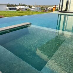 Piscina com Porcelanato Villagres